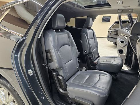 Used 2018 Buick Enclave Premium w/ Experience Buick Package FWD image 23