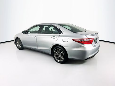 Used 2015 Toyota Camry SE FWD image 5