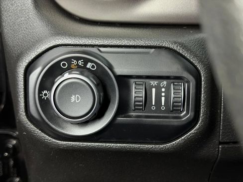 Used 2018 Jeep Wrangler Sport AWD/4WD image 23