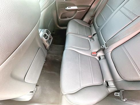 Used 2023 Mercedes-Benz GLC 300 4MATIC image 27