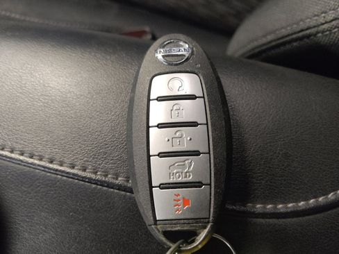 Used 2019 Nissan Rogue SV w/ Premium Package image 32