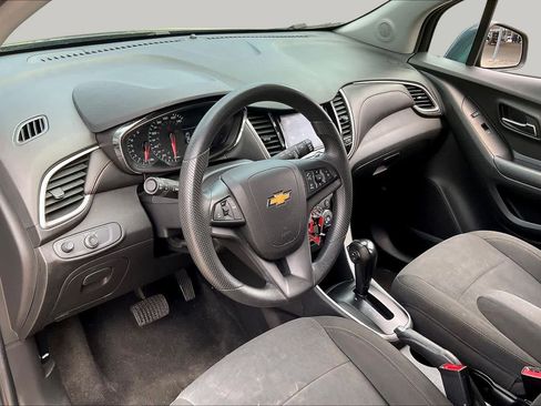 Used 2022 Chevrolet Trax LS w/ Tint and Cruise Package AWD/4WD image 17