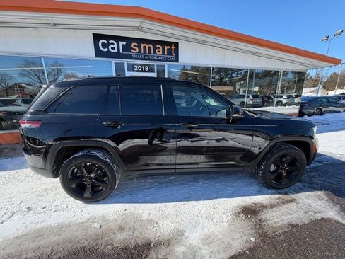 Used 2023 Jeep Grand Cherokee Limited w/ Black Appearance Package image 8