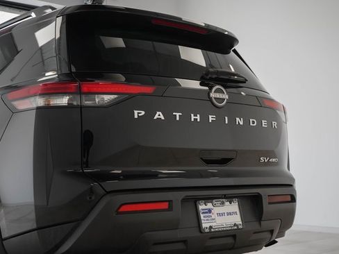 Used 2024 Nissan Pathfinder SV image 9