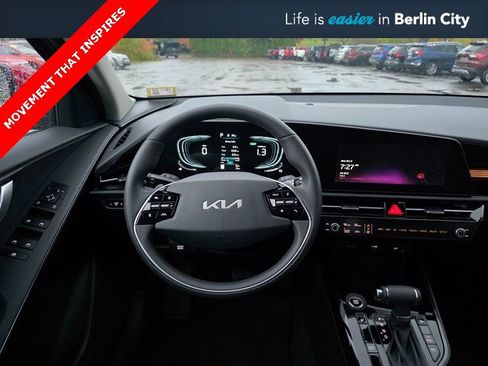 New 2025 Kia Niro EX image 18
