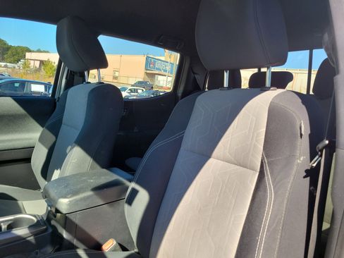 Used 2020 Toyota Tacoma TRD Sport w/ Technology Package image 16