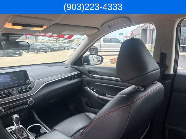 Used 2024 Nissan Altima 2.5 SR FWD image 32