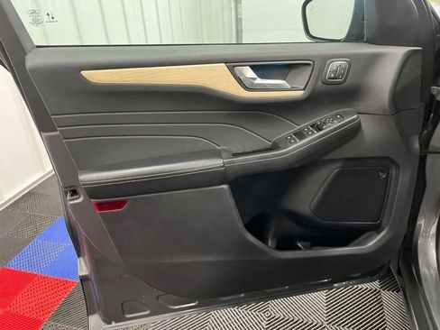 Used 2022 Ford Escape Titanium w/ Titanium Elite Package AWD/4WD image 20