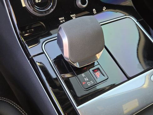 Used 2022 Land Rover Range Rover Velar S image 24