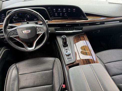 Used 2022 Cadillac Escalade Premium Luxury RWD image 13