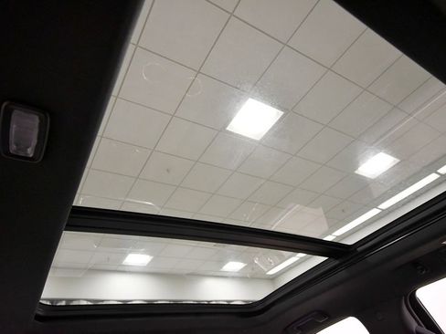 Used 2024 Chevrolet Tahoe High Country w/ Premium Package image 16