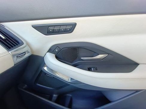 Used 2020 Jaguar E-PACE SE image 31