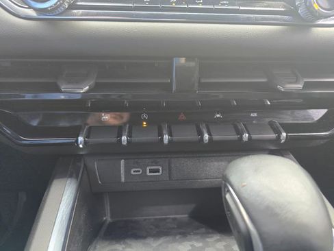 Used 2023 GMC Canyon Elevation image 16