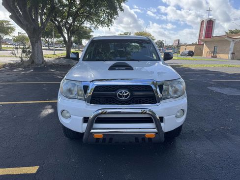 Used 2011 Toyota Tacoma PreRunner image 1