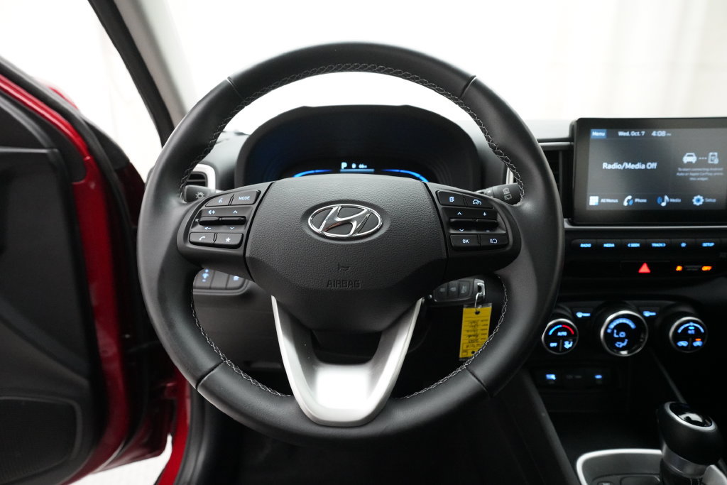 Used 2023 Hyundai Venue SEL FWD image 4