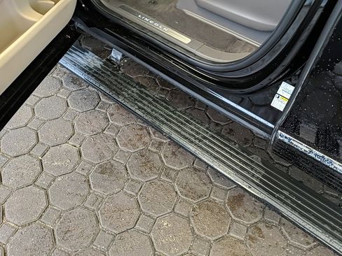 Certified 2024 Lincoln Navigator Premiere image 13