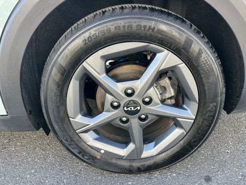 Used 2025 Kia K4 LXS image 30