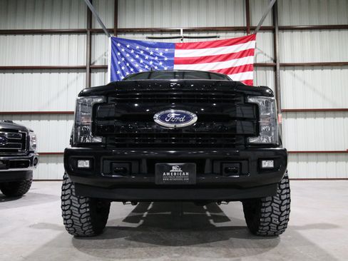Used 2019 Ford F350 Lariat w/ Lariat Ultimate Package AWD/4WD image 2
