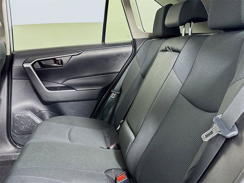Used 2022 Toyota RAV4 LE image 12