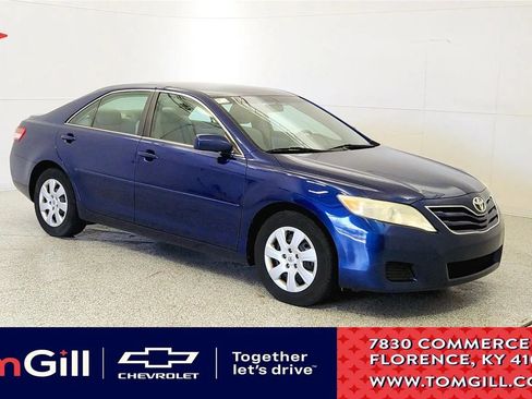 Used 2010 Toyota Camry SE FWD image 1