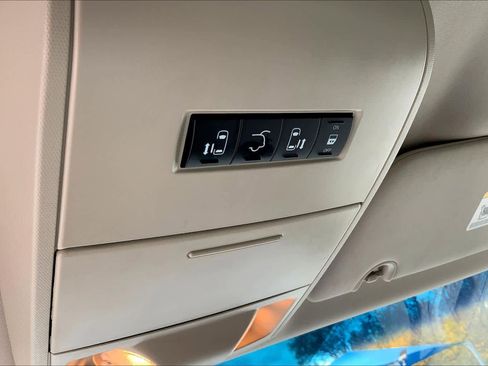 Used 2015 Dodge Grand Caravan SXT w/ Rear Park Assist Package image 31