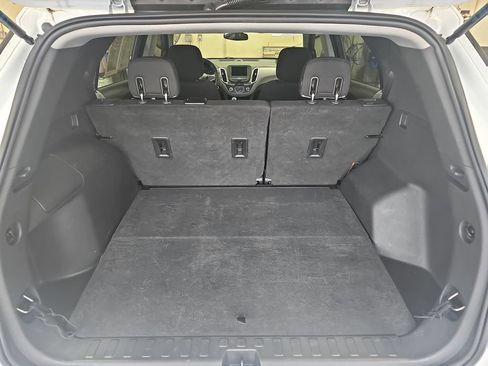 Used 2020 Chevrolet Equinox LS FWD image 12