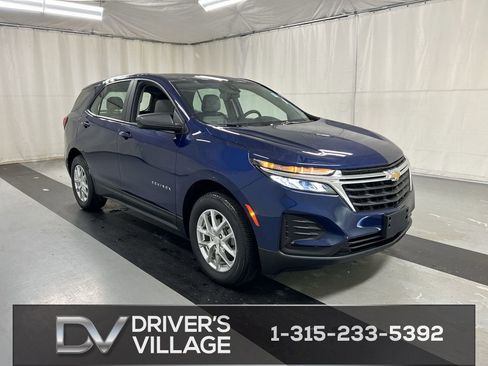 Used 2023 Chevrolet Equinox LS image 1