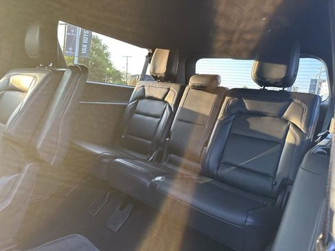 Used 2025 Lincoln Navigator L Reserve w/ Jet Appearance Package AWD/4WD image 10