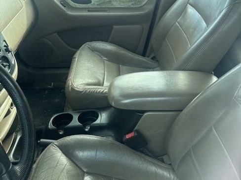 Used 2001 Ford Escape XLT image 11