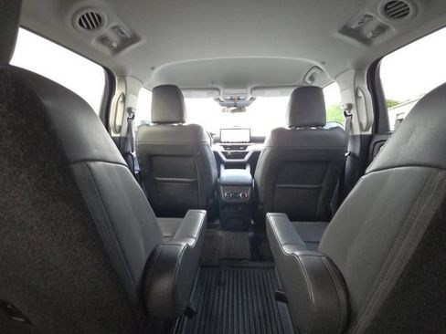Used 2025 Ford Explorer Active w/ Active Comfort Package RWD image 20