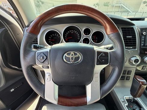 Used 2017 Toyota Sequoia Platinum AWD/4WD image 21