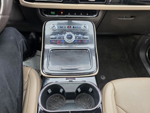 Used 2022 Lincoln Nautilus Reserve w/ Equipment Group 201A image 12