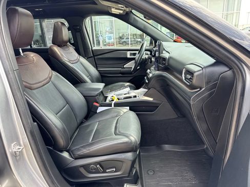Certified 2020 Ford Explorer Platinum w/ Premium Technology Package AWD/4WD image 31