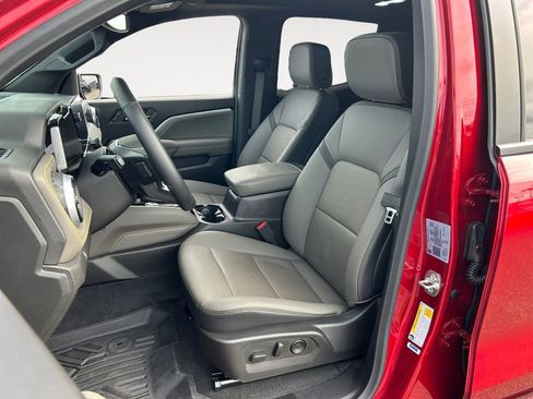 Used 2025 Chevrolet Colorado ZR2 w/ Technology Package AWD/4WD image 16