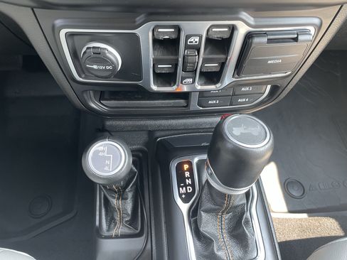 Used 2023 Jeep Wrangler Unlimited Sahara AWD/4WD image 24