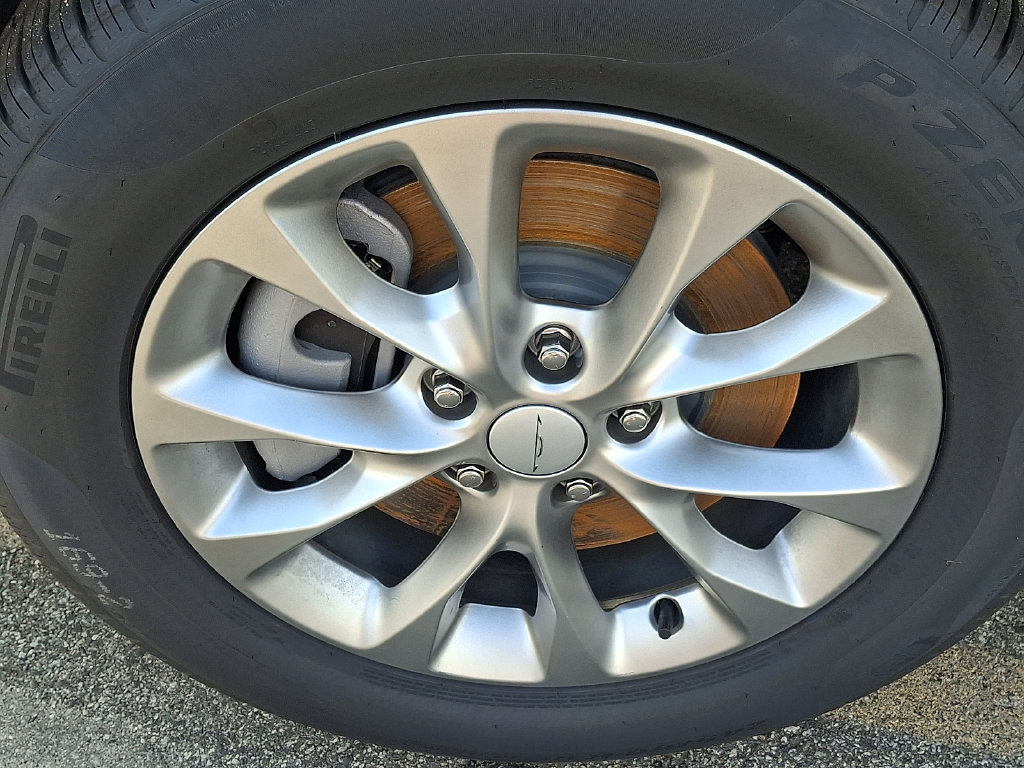 New 2027 Chrysler Pacifica Select AWD/4WD image 5
