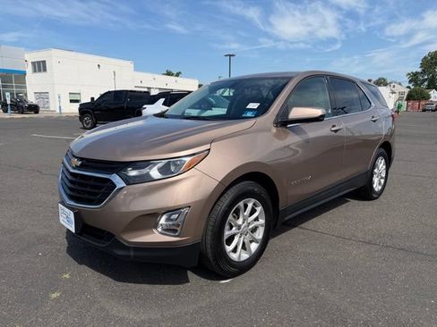 Used 2019 Chevrolet Equinox LT FWD image 3