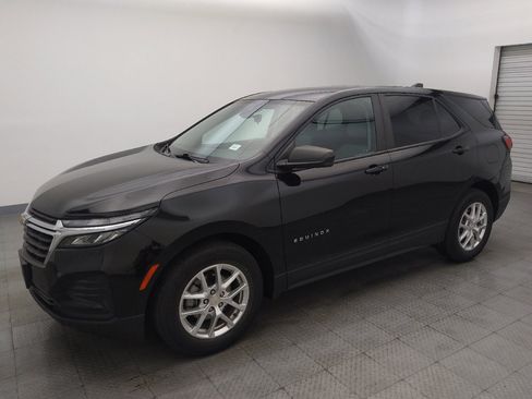 Used 2022 Chevrolet Equinox LS w/ LS Convenience Package image 2