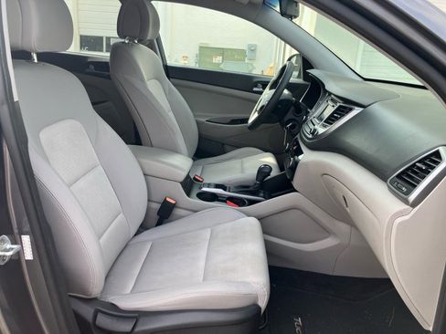 Used 2017 Hyundai Tucson SE image 32