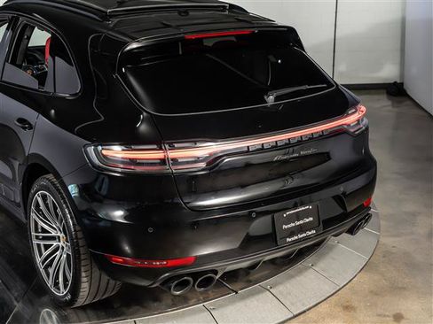 Used 2021 Porsche Macan Turbo AWD/4WD image 32