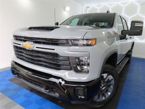 Used 2025 Chevrolet Silverado 2500 Custom w/ Custom Value Package AWD/4WD image 1