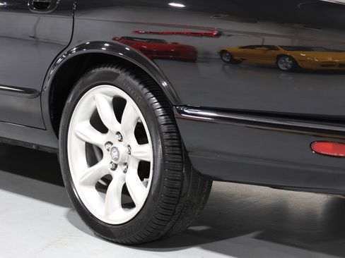 Used 1998 Jaguar XJ8 RWD image 24