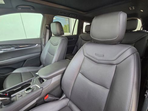 Used 2024 Cadillac XT6 Premium Luxury w/ LPO, Premium Carpet Package FWD image 12