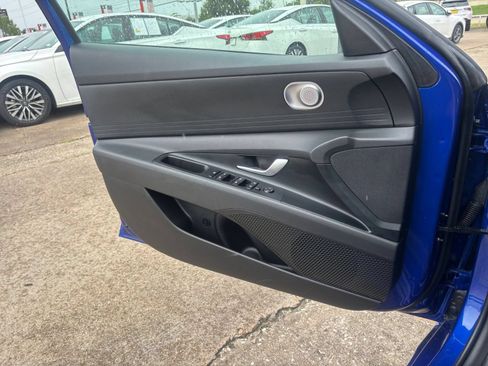Used 2026 Hyundai Elantra Hybrid FWD image 18