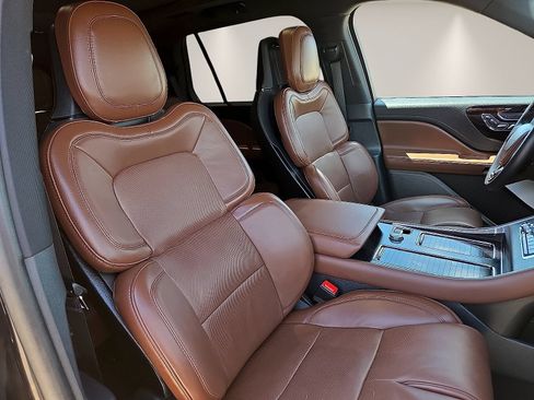 Certified 2025 Lincoln Aviator Reserve w/ Equipment Group 201A AWD/4WD image 8