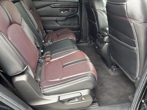 Used 2025 Honda Pilot Black Edition image 12
