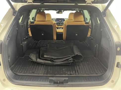 Used 2021 Toyota Highlander Platinum image 30