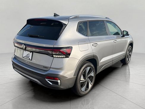 Used 2025 Volkswagen Taos SE image 8