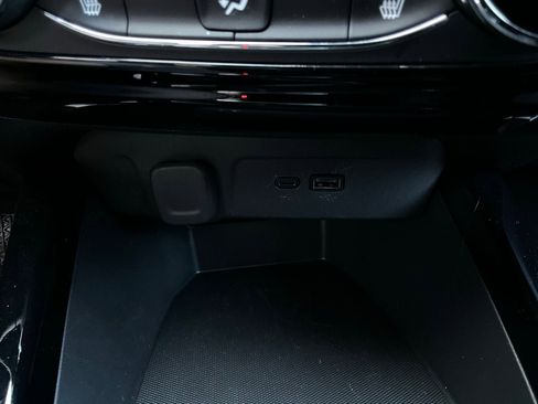 Used 2025 Chevrolet Trax LT w/ LT Convenience Package image 23