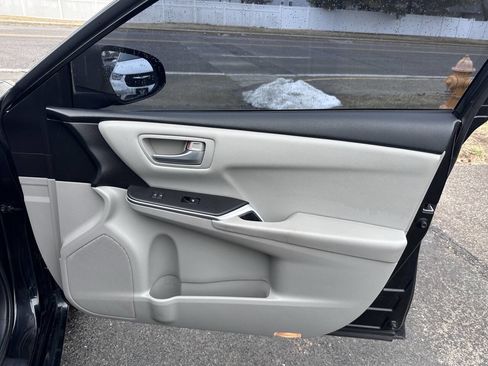 Used 2017 Toyota Camry SE image 10